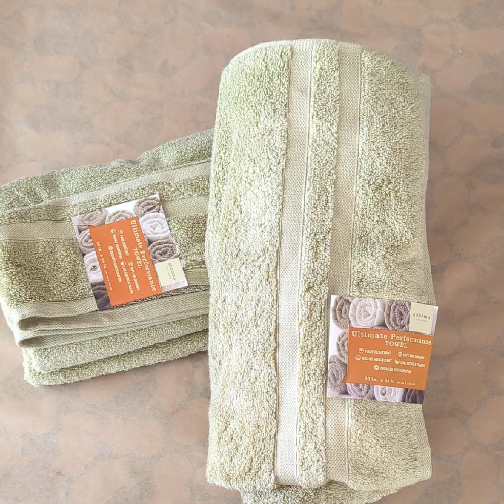 Sonoma Green Bath Towels